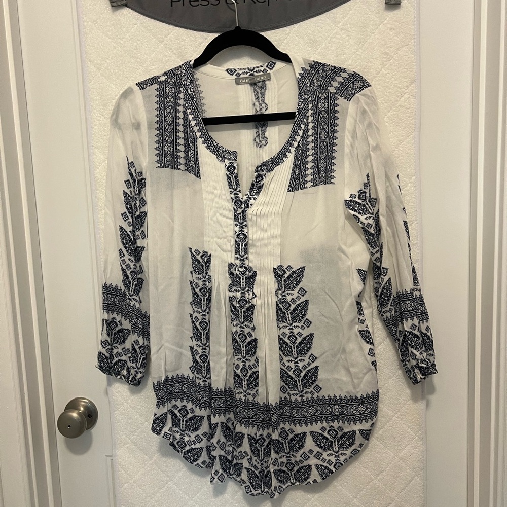 Women's White and Blue Printed Top